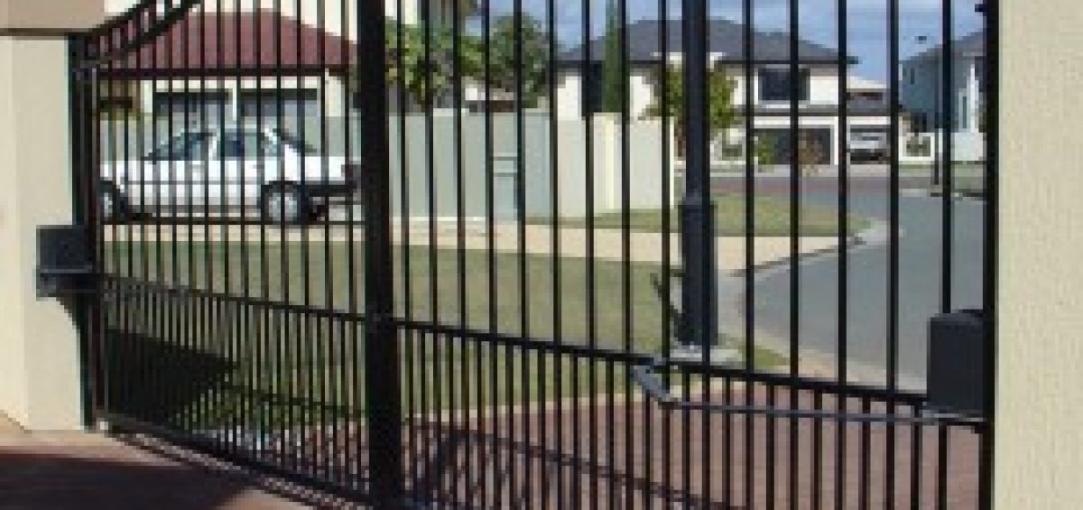 6 Benefits of Automatic Gates for Your Driveway: Safety, Security, Privacy